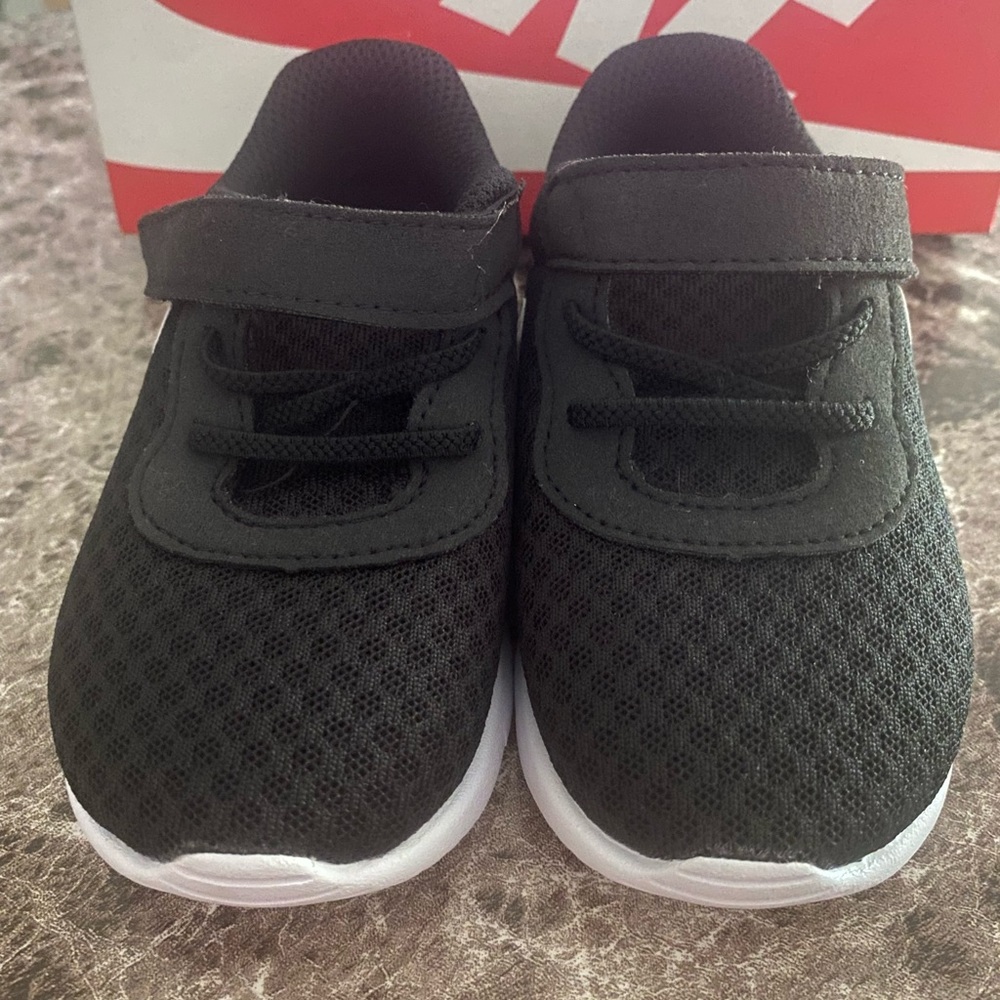 Nike Tanjun Shoes (Size 7c)